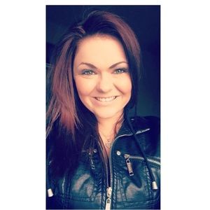 Meet your Posher, Holley